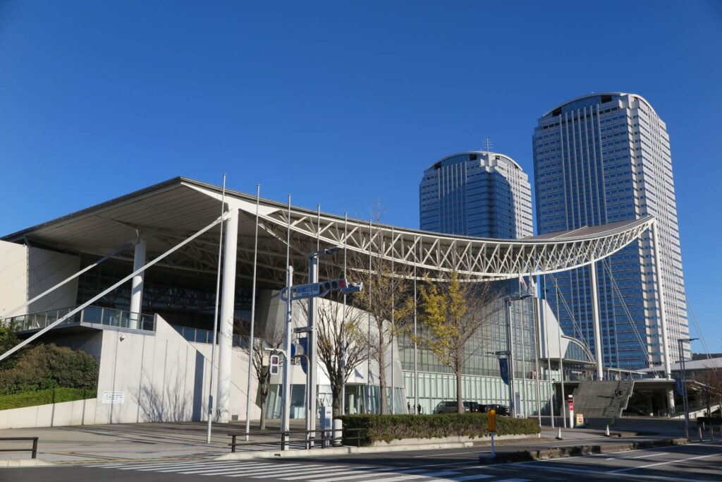 幕張メッセとビル群(千葉市)